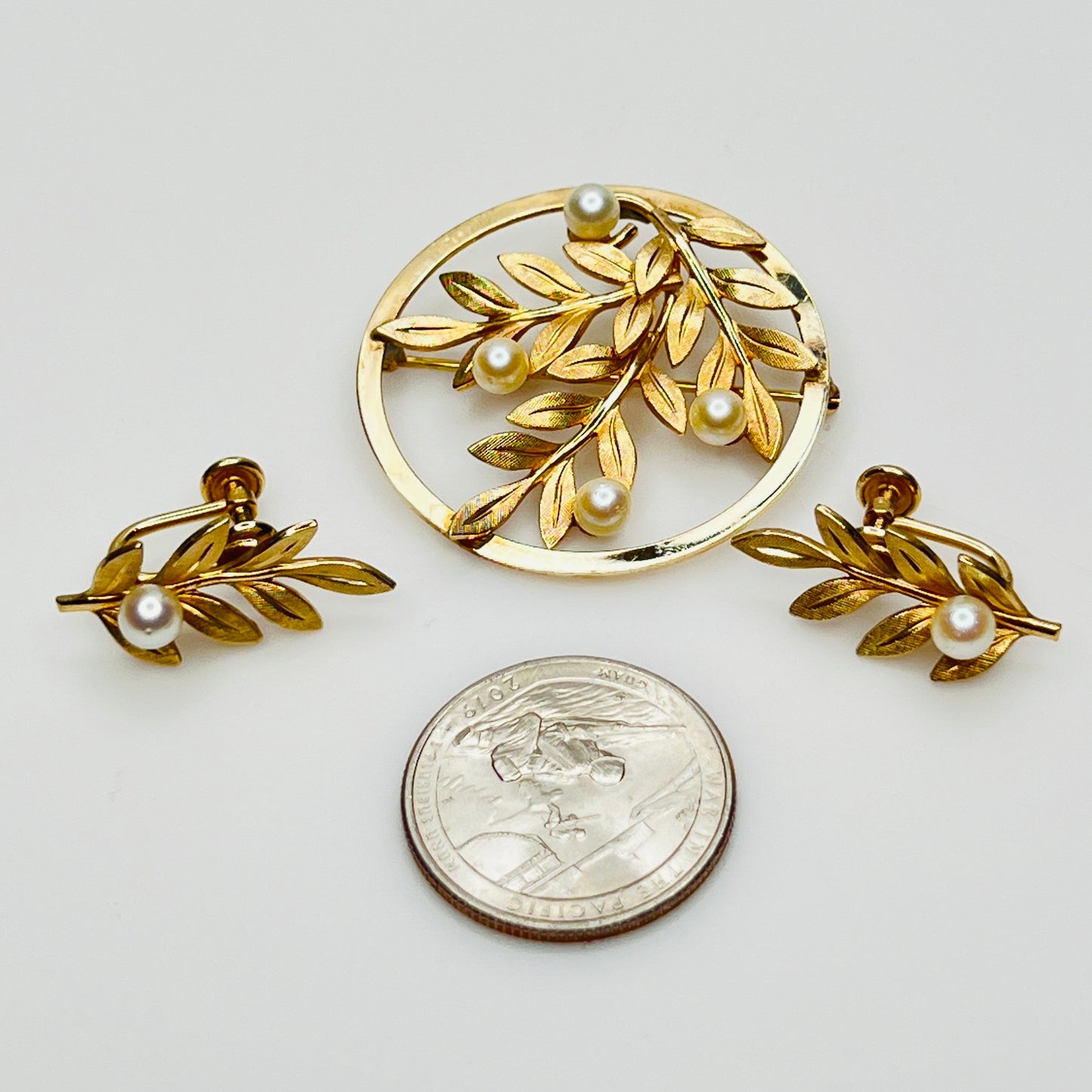 Van Dell gold-filled pearl brooch and earring set with quarter for scale
