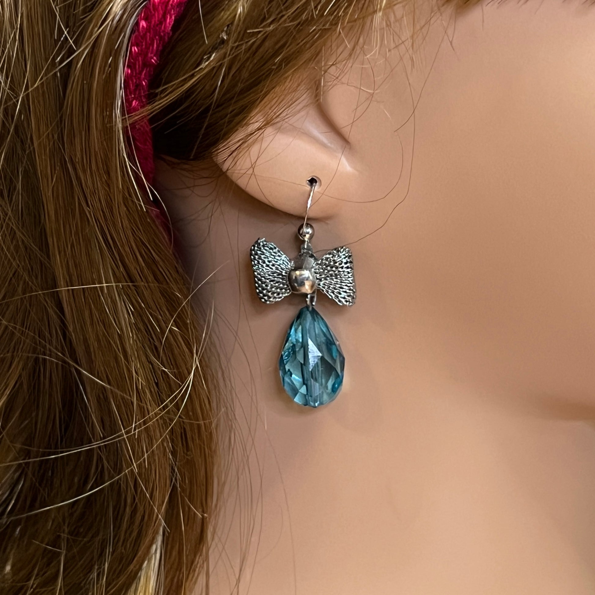 Vintage silver mesh bow earrings with acrylic teardrop beads, 1980s style