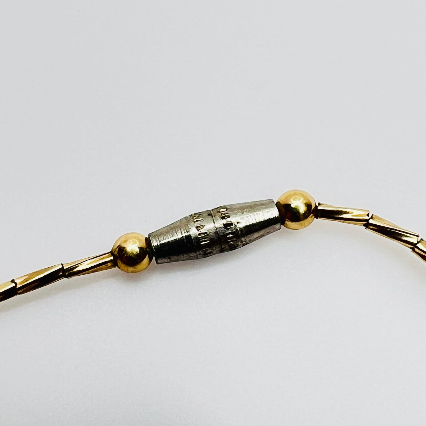 Barrel clasp detail vintage beaded necklace