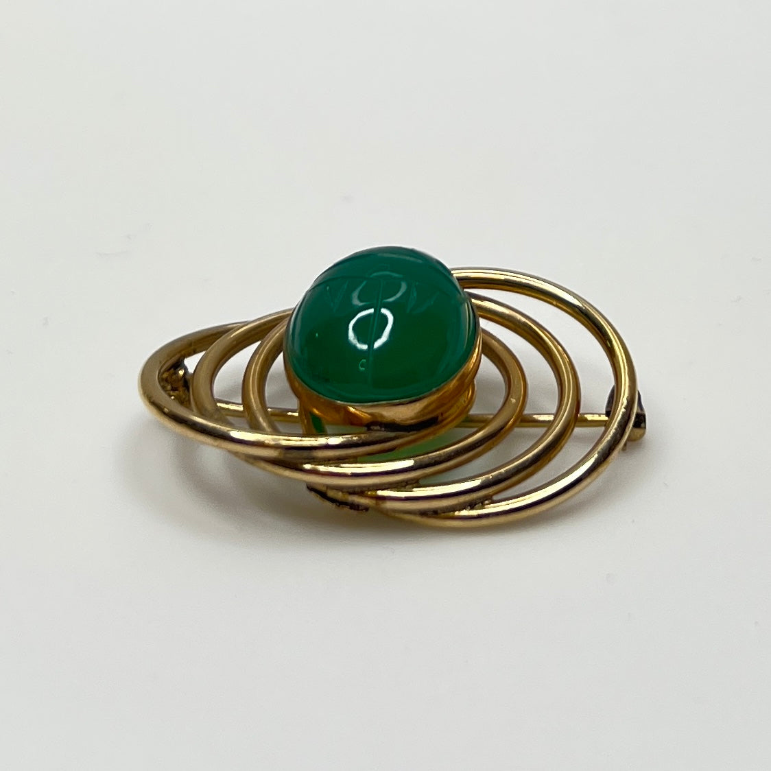 Mid-century Egyptian revival pin with concentric oval frame