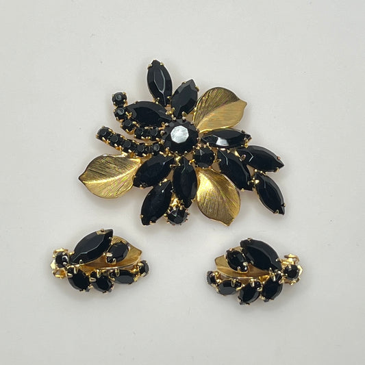1950s vintage jewelry set with prong-set black stones and sculpted floral design