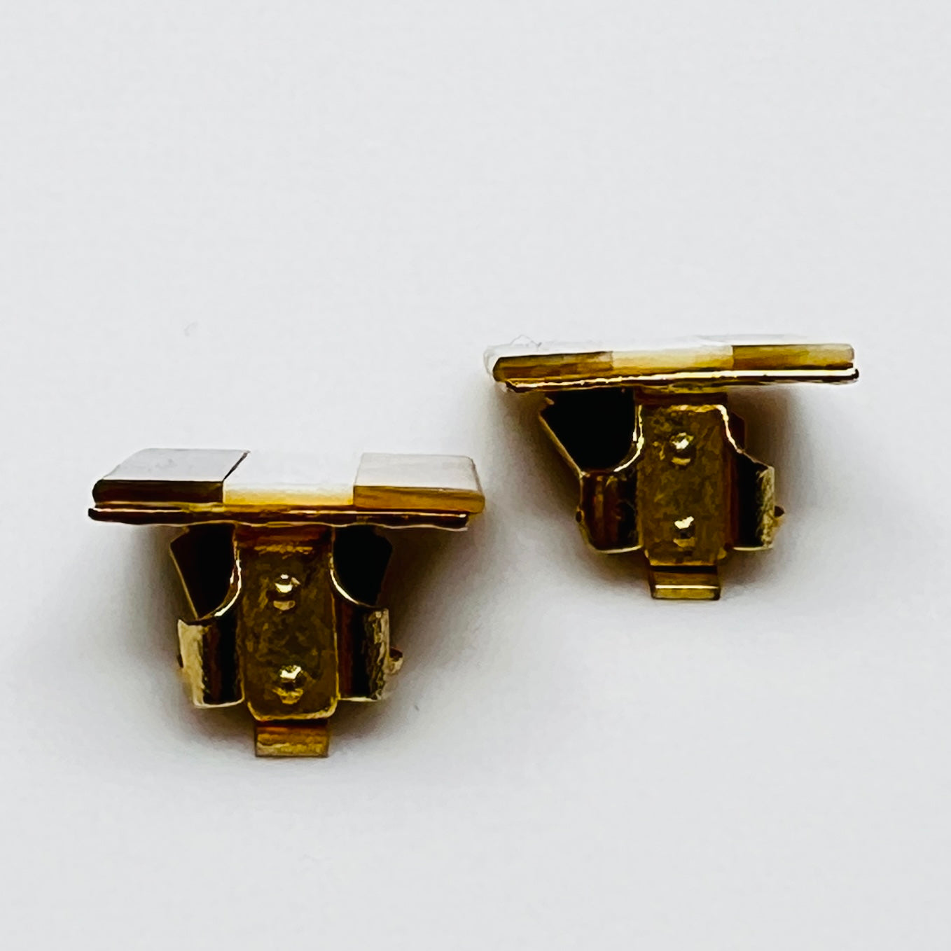 Side view showing clip-on mechanism and shell inlay