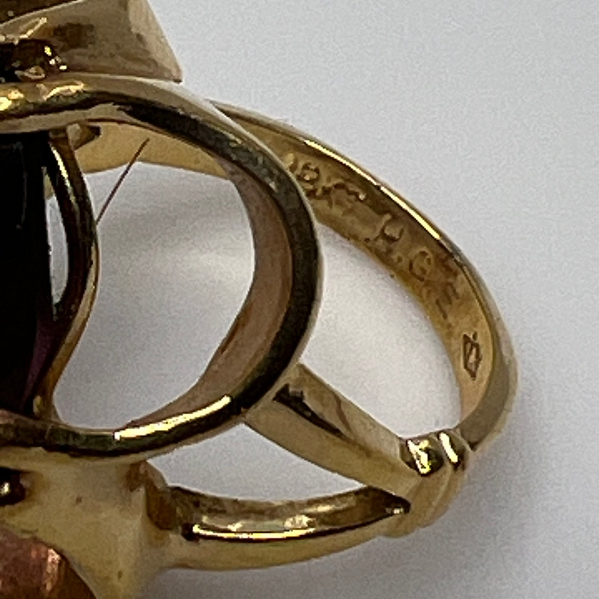 Vintage 18K HGE gold cocktail ring with purple faceted crystal, size 3.5