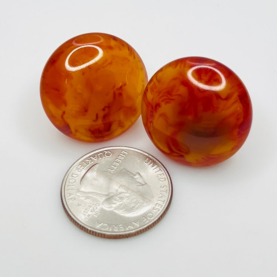 Vintage 1940s marbled Bakelite button screw back earrings