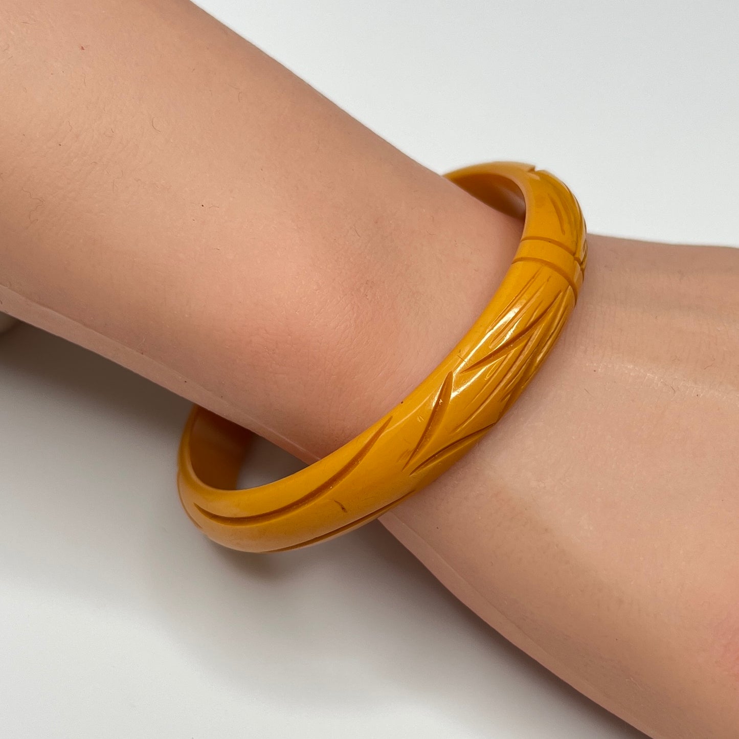 Vintage butterscotch Bakelite bangle with carved leaf design