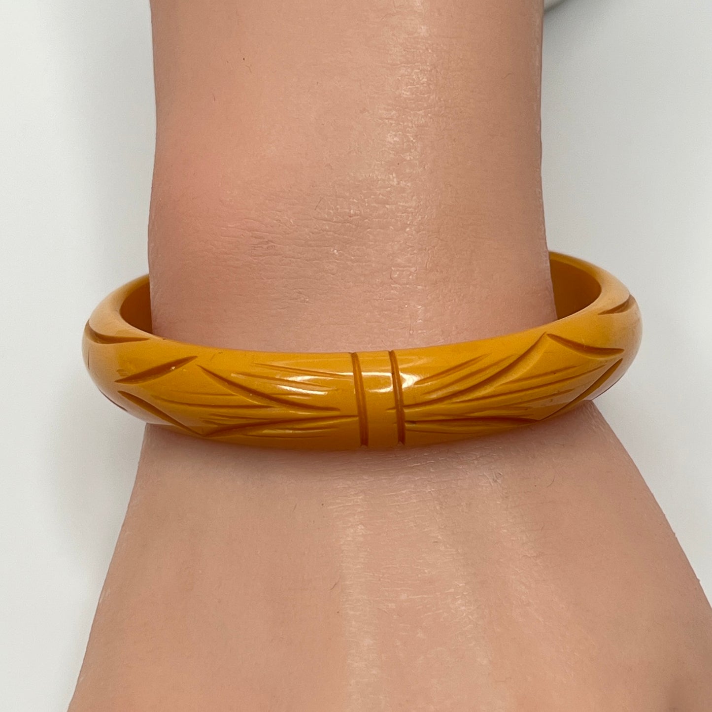 Vintage butterscotch Bakelite bangle with carved leaf design