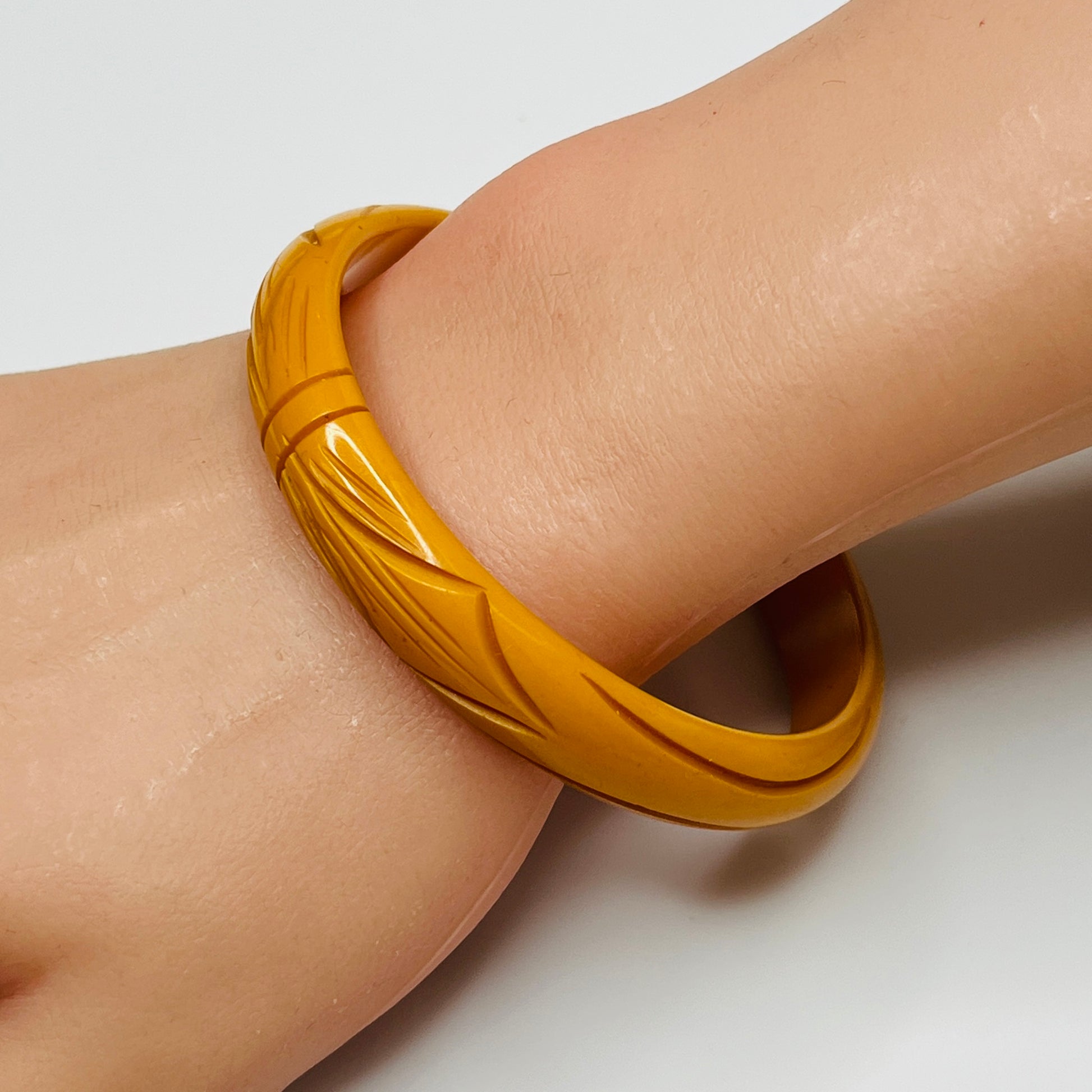 Vintage butterscotch Bakelite bangle with carved leaf design