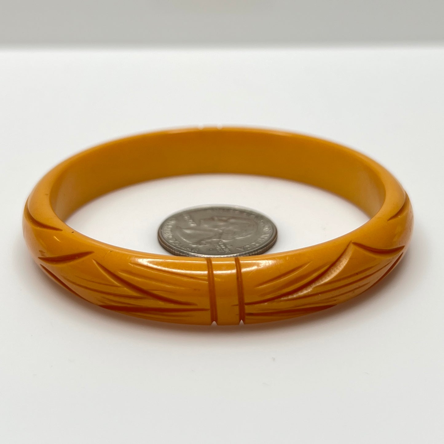 1930s Bakelite bracelet in rich yellow butterscotch tone