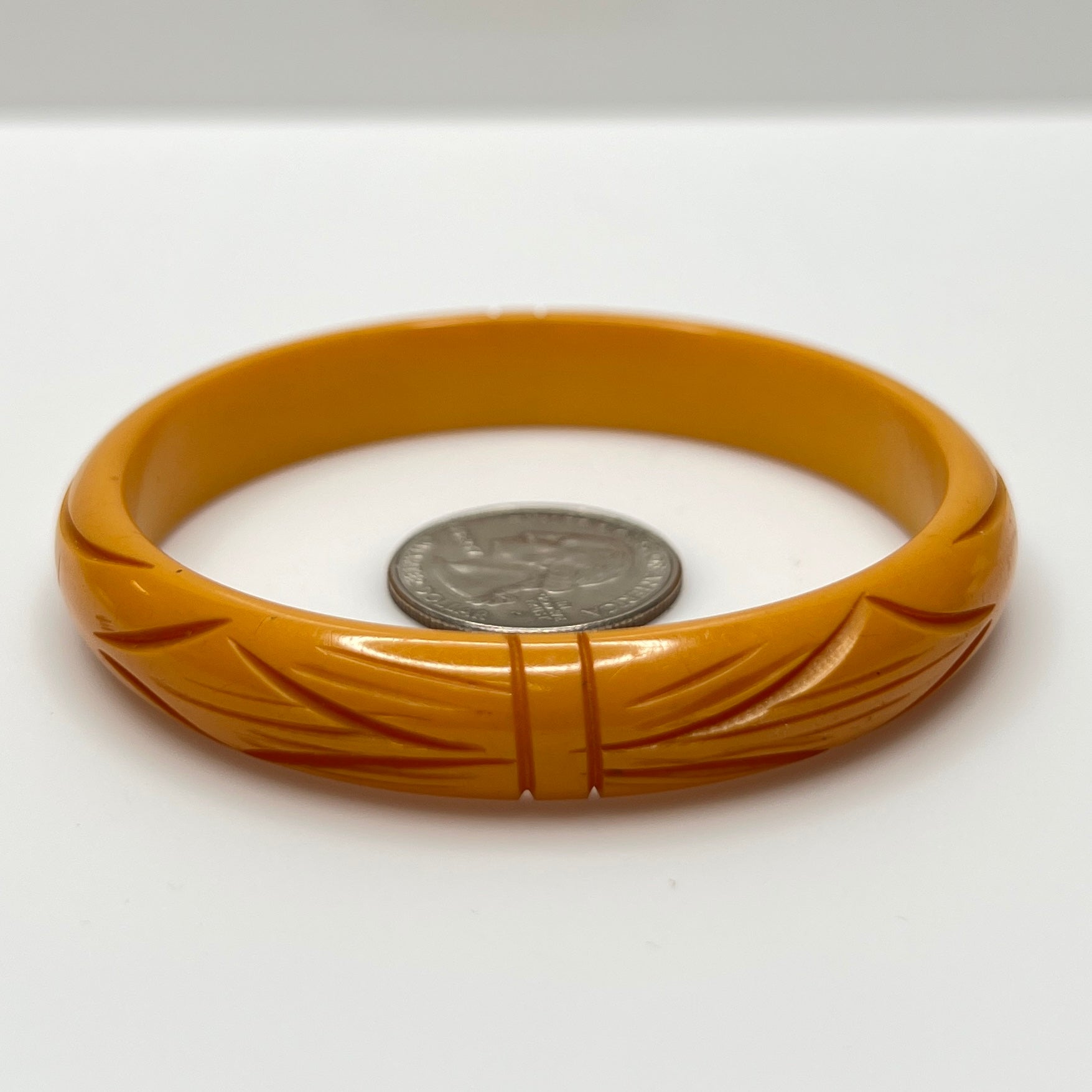 1930s Bakelite bracelet in rich yellow butterscotch tone
