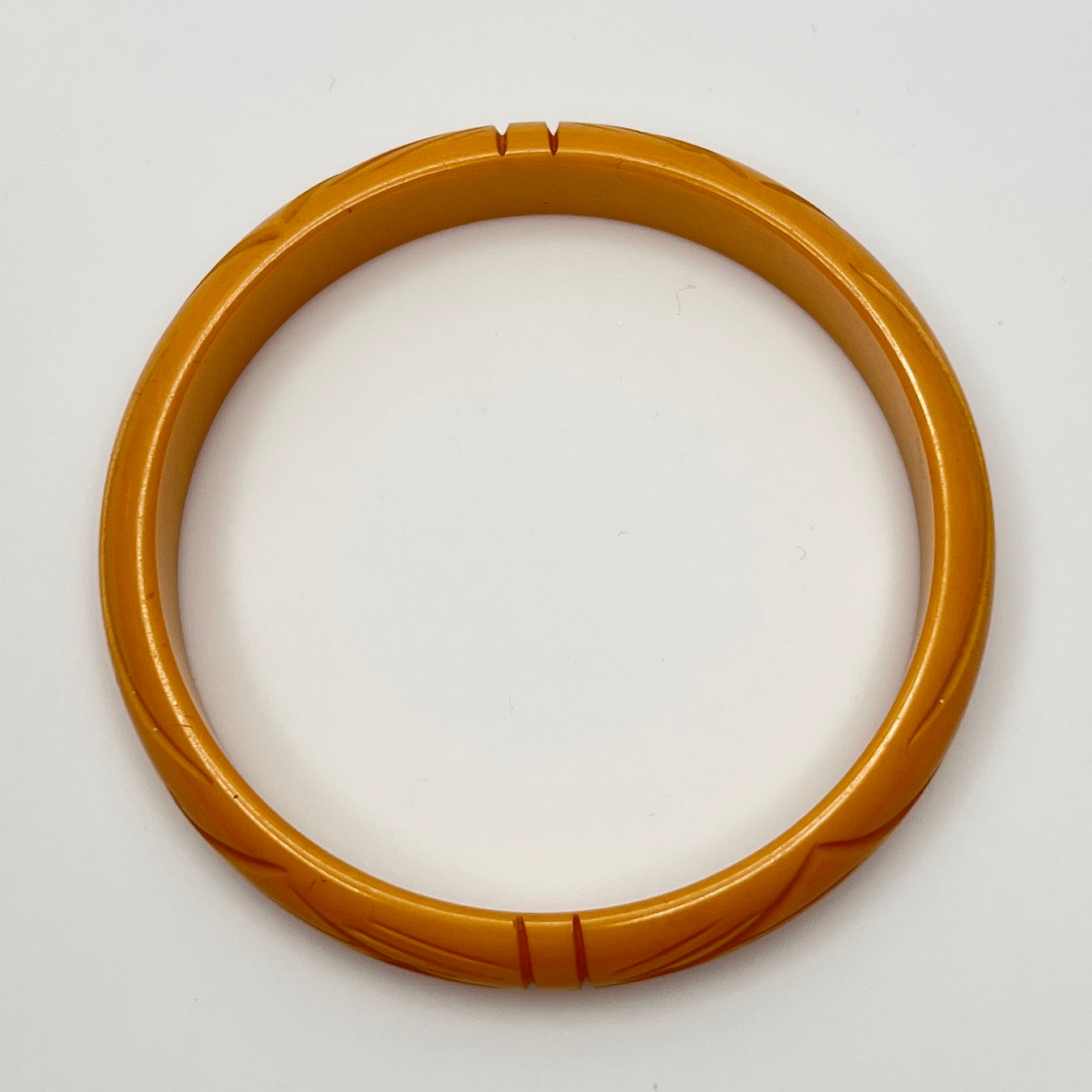1930s Bakelite bracelet in rich yellow butterscotch tone