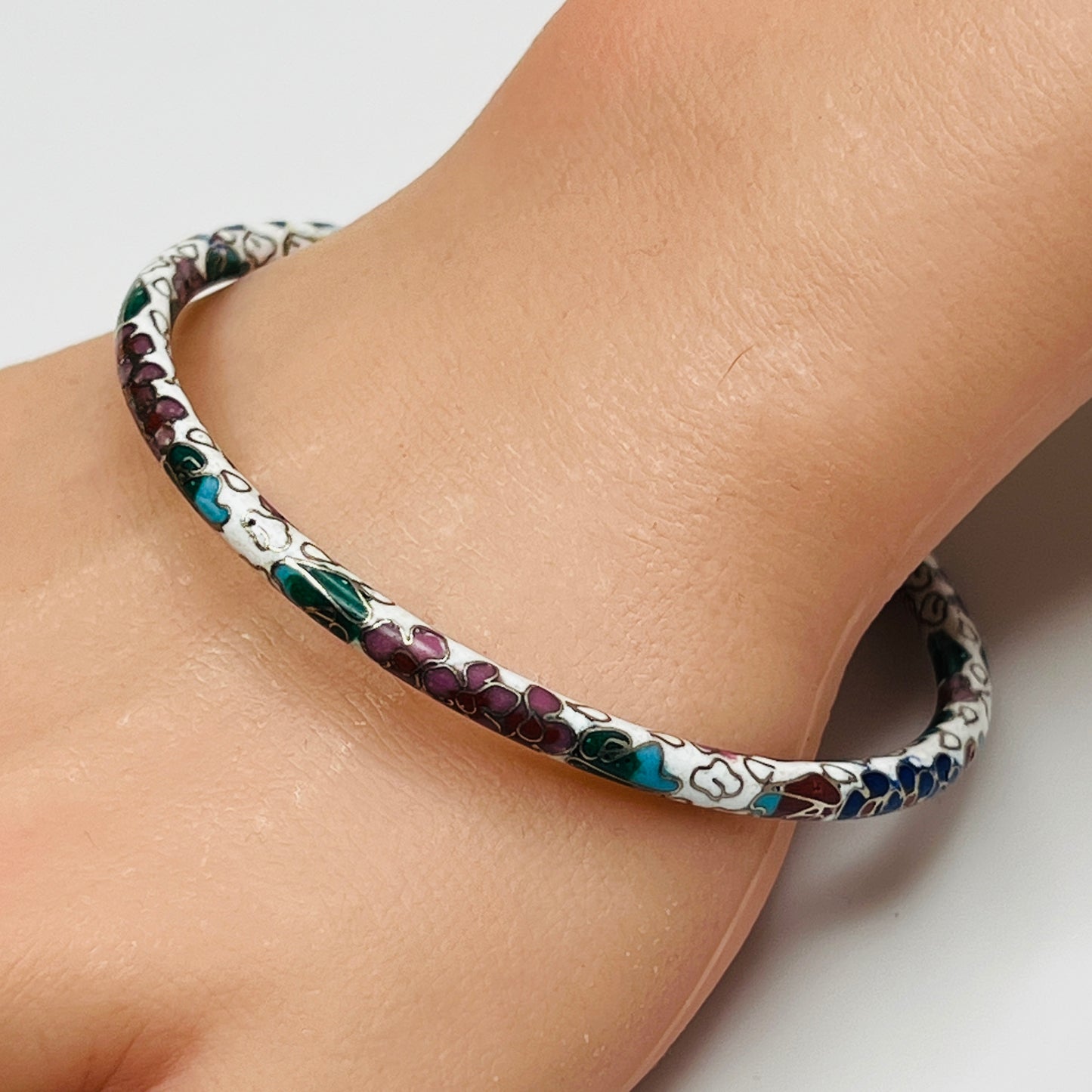 Vintage white cloisonné bangle bracelet with floral design