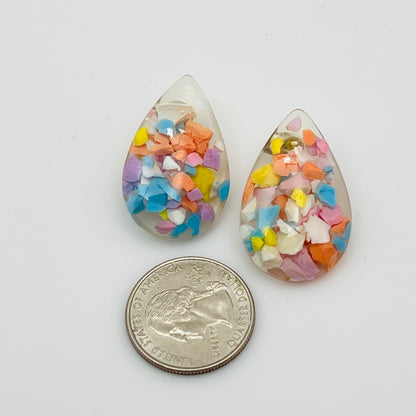 Teardrop lucite earrings with pastel confetti inlay, mid-century retro style