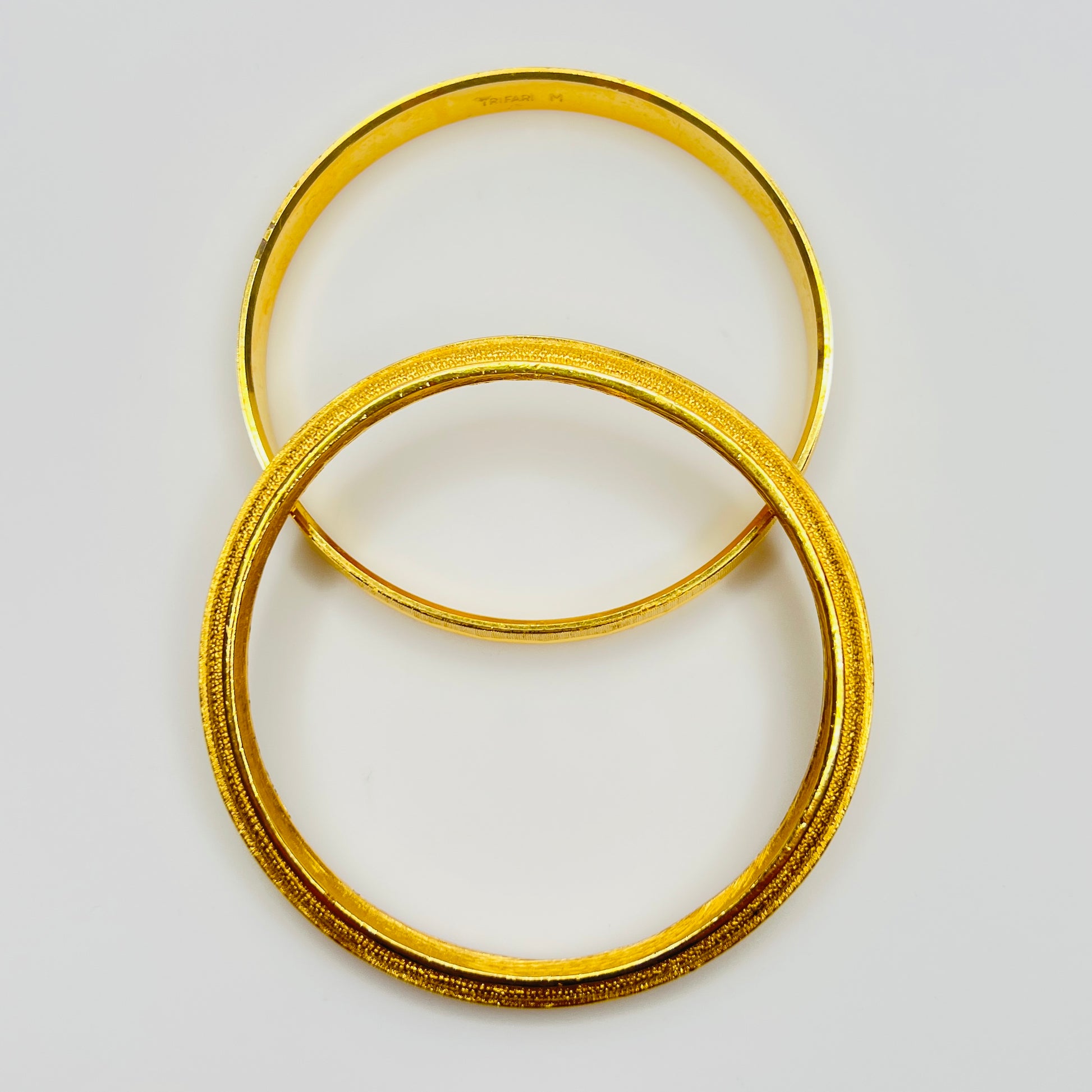 Crown Trifari gold tone etched bangle set 1970s