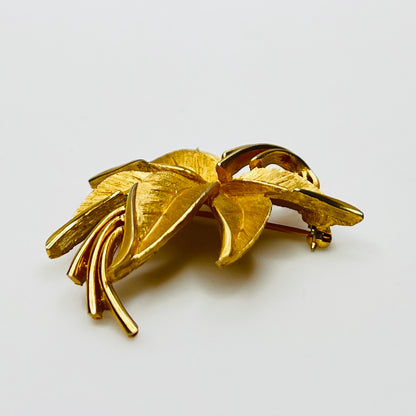 Vintage five-leaf gold brooch signed Crown Trifari in excellent condition