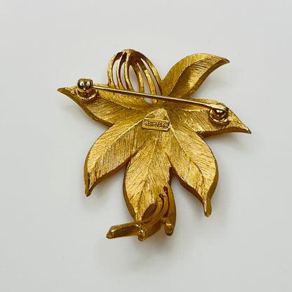 Vintage five-leaf gold brooch signed Crown Trifari in excellent condition