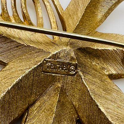 Vintage five-leaf gold brooch signed Crown Trifari in excellent condition