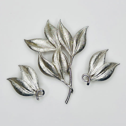 Mid-century signed Emmons leaf jewelry set in textured silver-tone