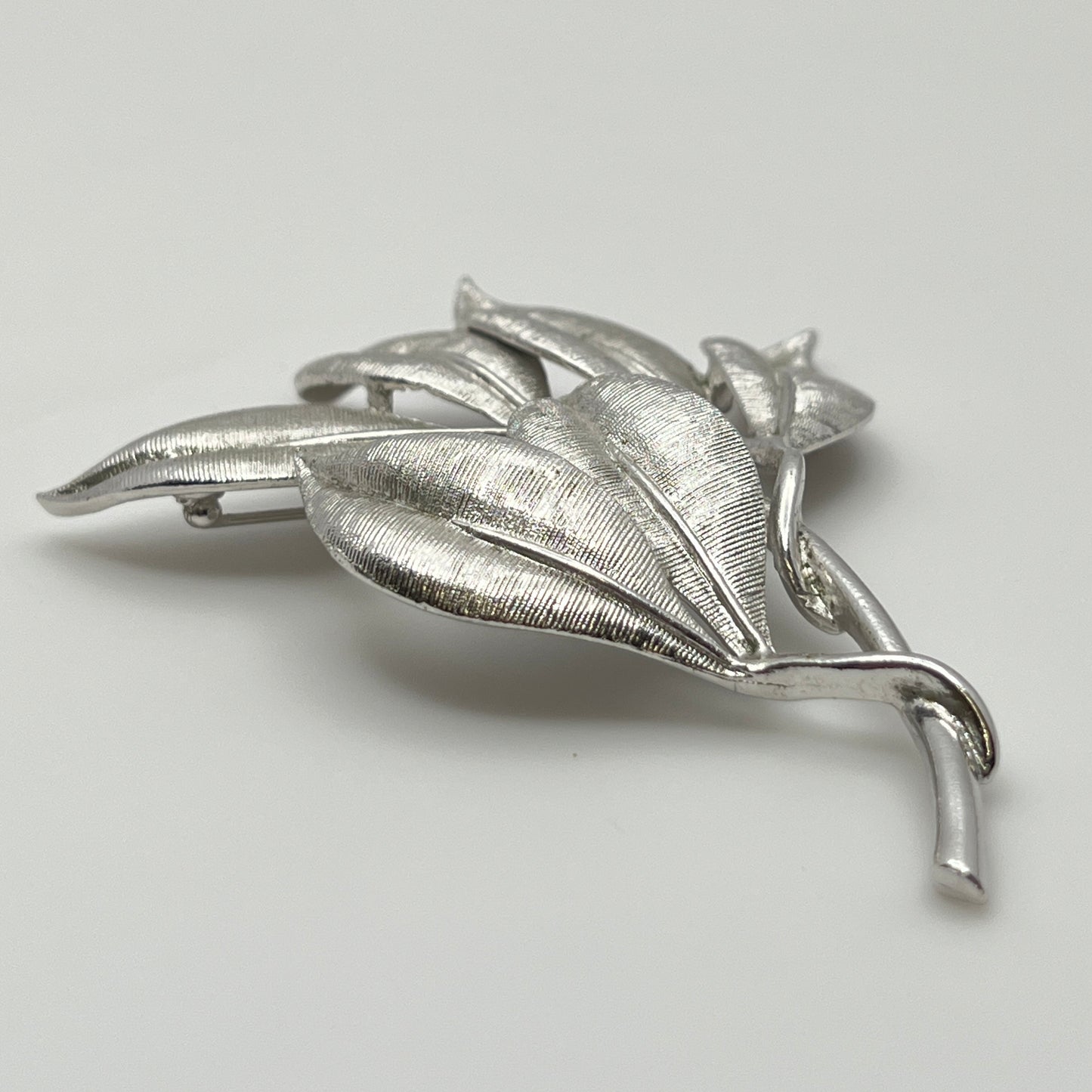 Mid-century signed Emmons leaf jewelry set in textured silver-tone