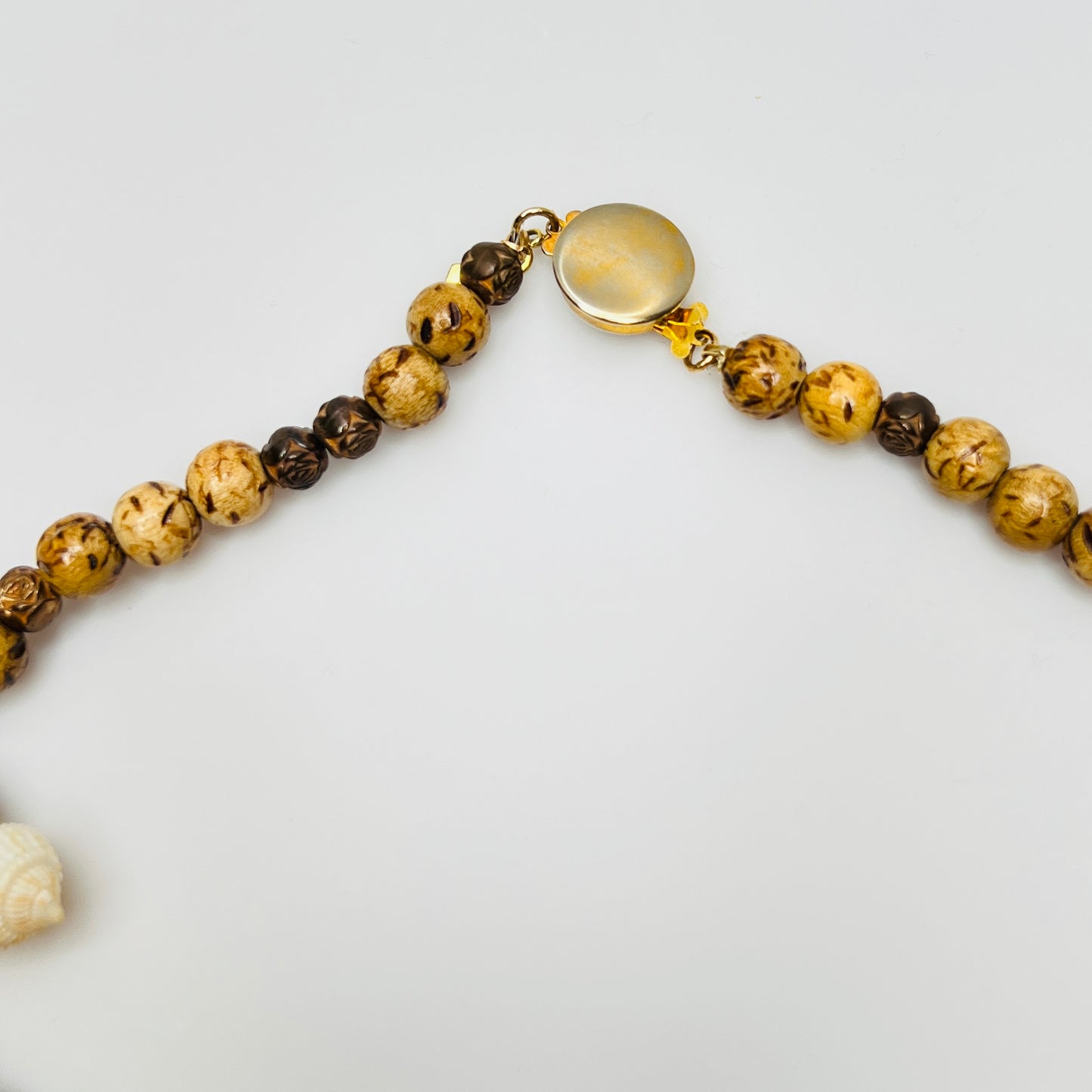 Vintage Karen Reed shell necklace with gold-tone Bergere clam and conch charms