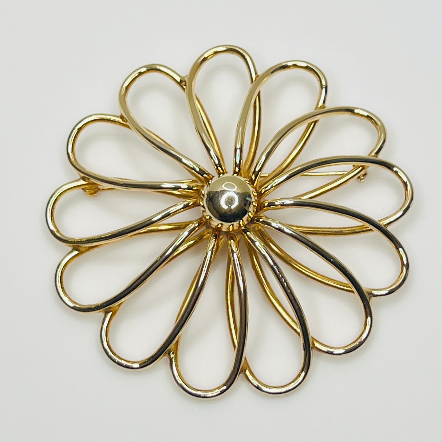 Extra large gold-tone daisy brooch with openwork petals