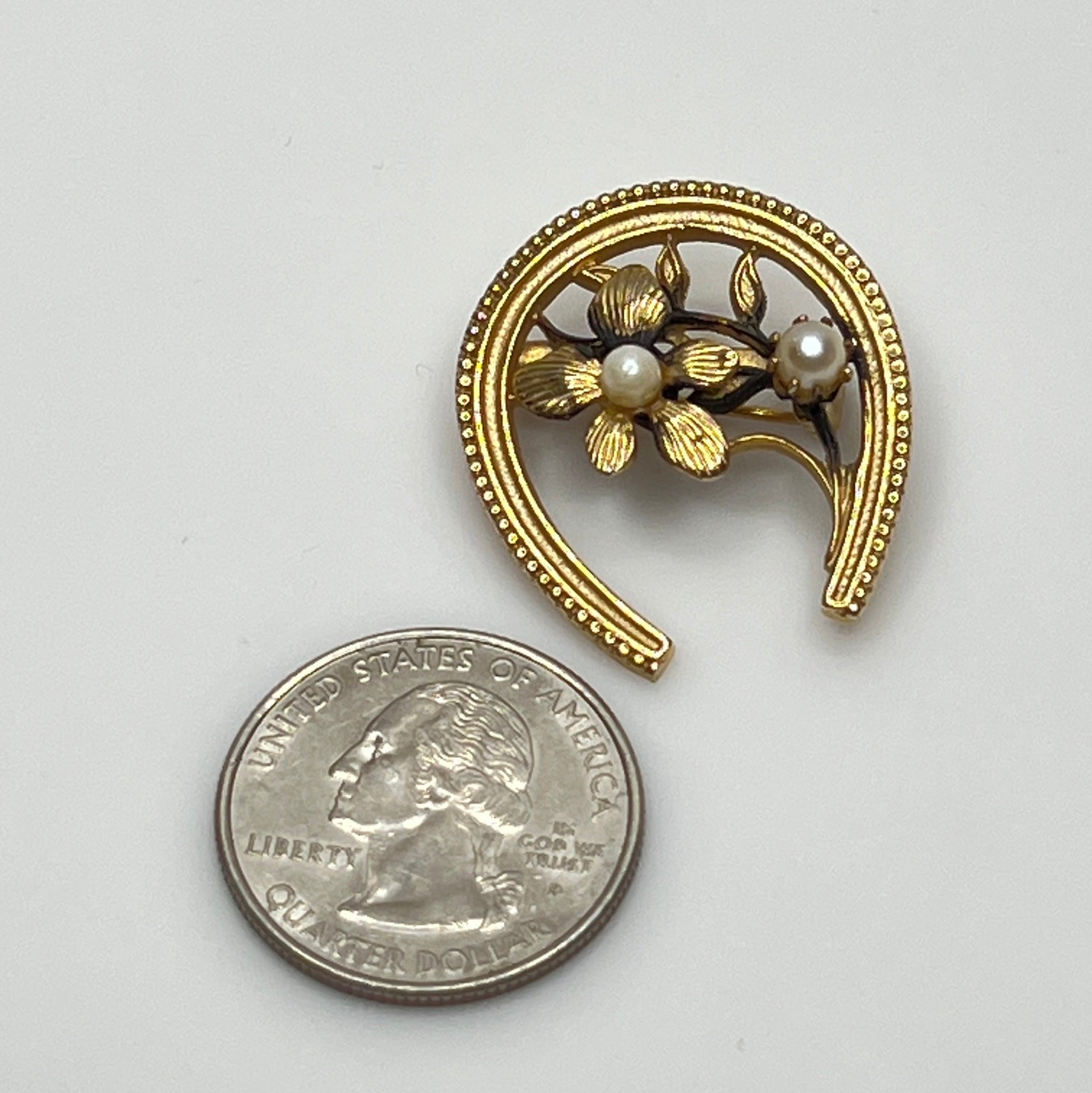 Lucky horseshoe pin with textured flower and genuine pearls