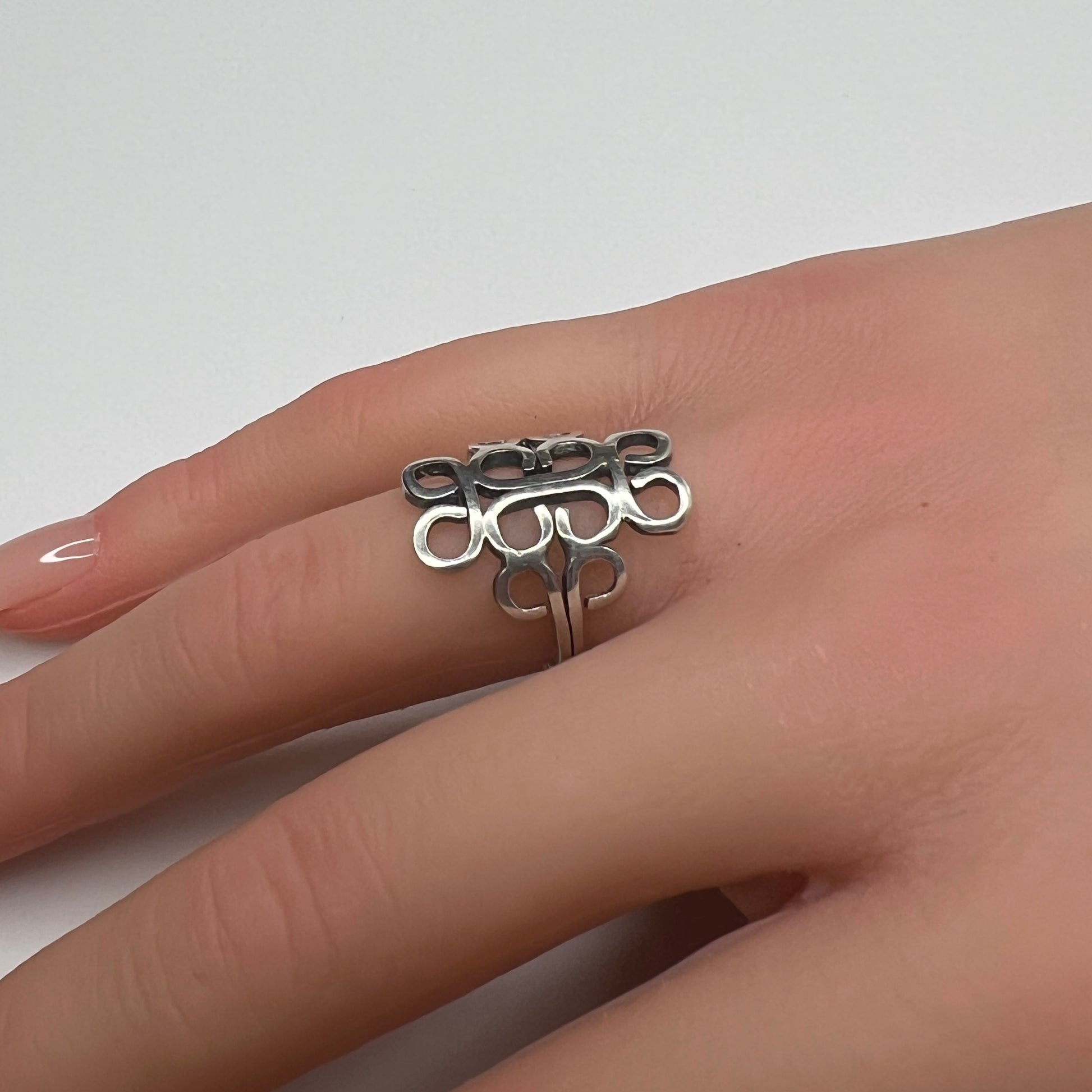 Vintage sterling silver Mexican swirl ring with openwork Aztec design