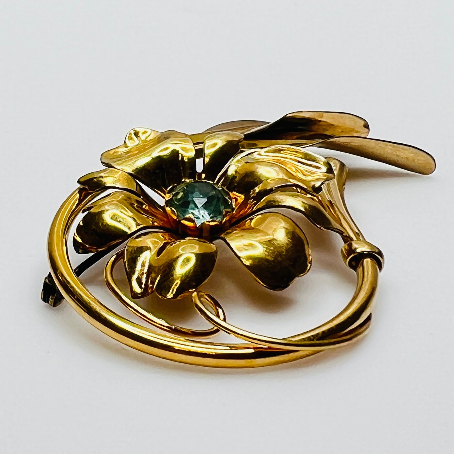 1940s gold-filled flower pin with dimensional petals and curled leaves