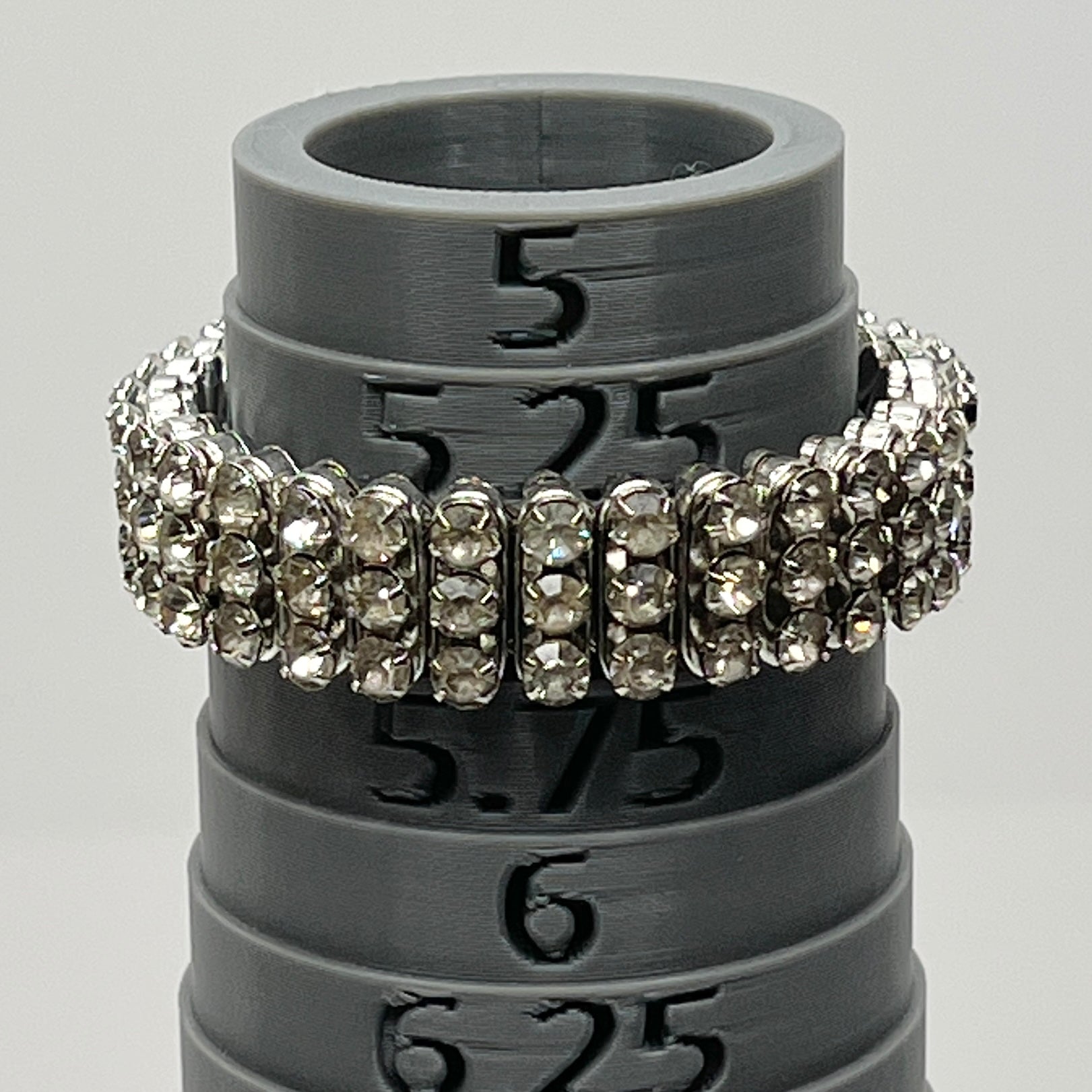 1950s rhinestone stretch bracelet with prong-set clear crystals