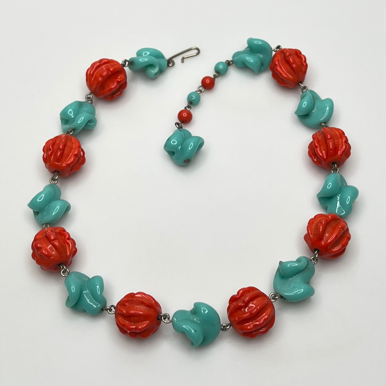 Mid-century glass bead necklace in coral red and aqua blue