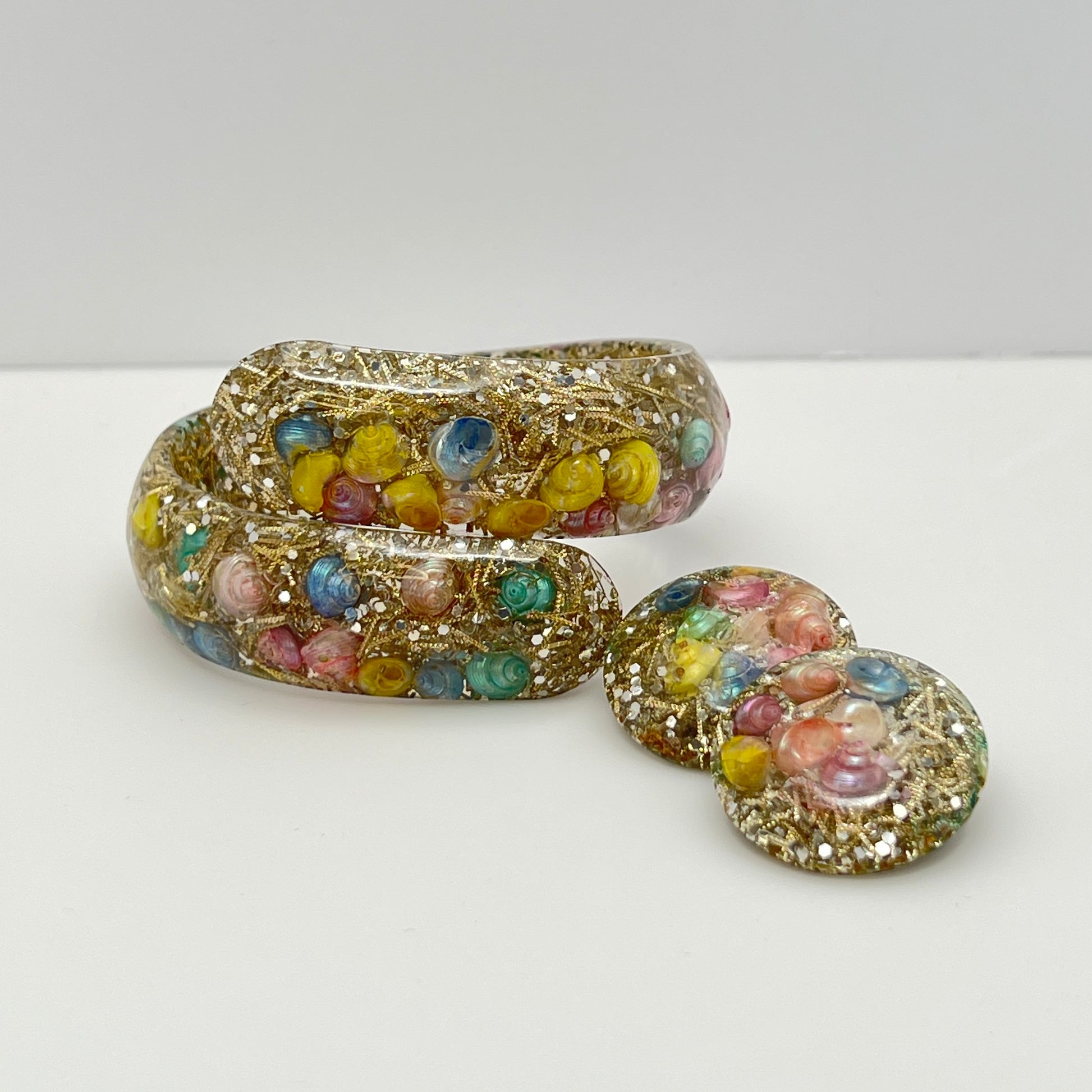 Mid-century lucite clamper bracelet and clip-on earrings with seashells and gold confetti