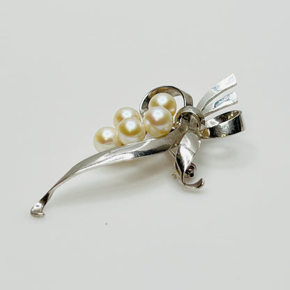 Vintage silver floral brooch with ribbon detail and clustered pearls