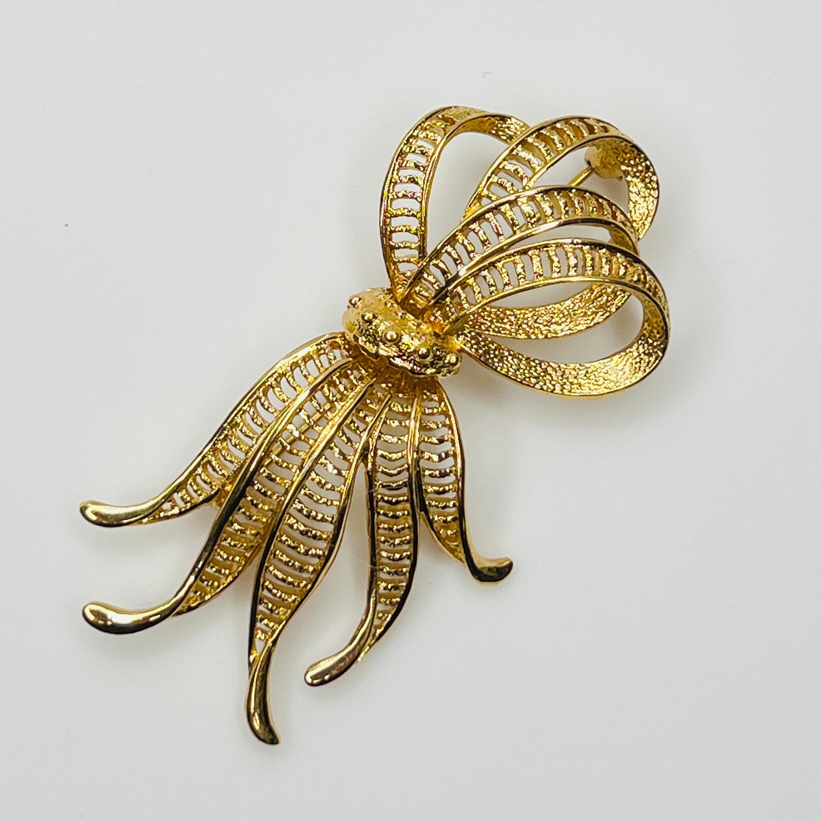 Vintage Monet goldtone ribbon brooch with sculptural bow design