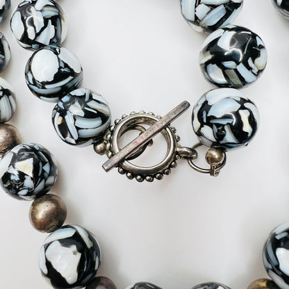 Toggle clasp detail with marbled glass beads
