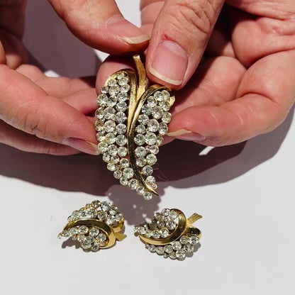 Rhinestone Leaf Brooch & Earrings Set – 1950s Crown Trifari – Gilded Grape Cluster Sparkle