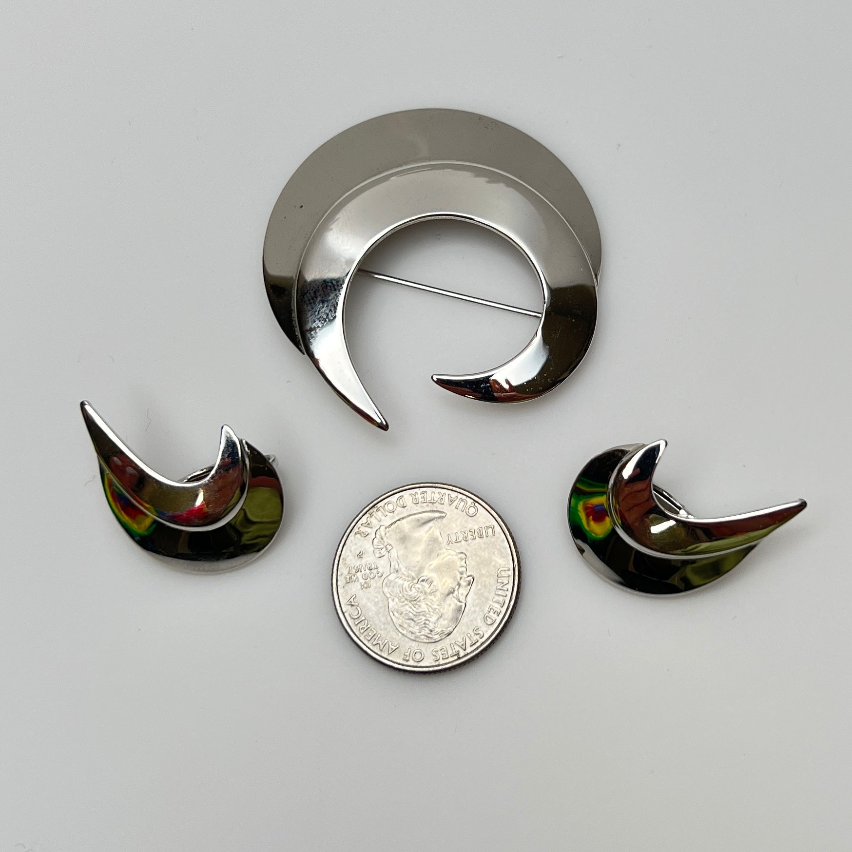 1970s signed Sarah Coventry silver-tone jewelry set – brooch and clip-on earrings