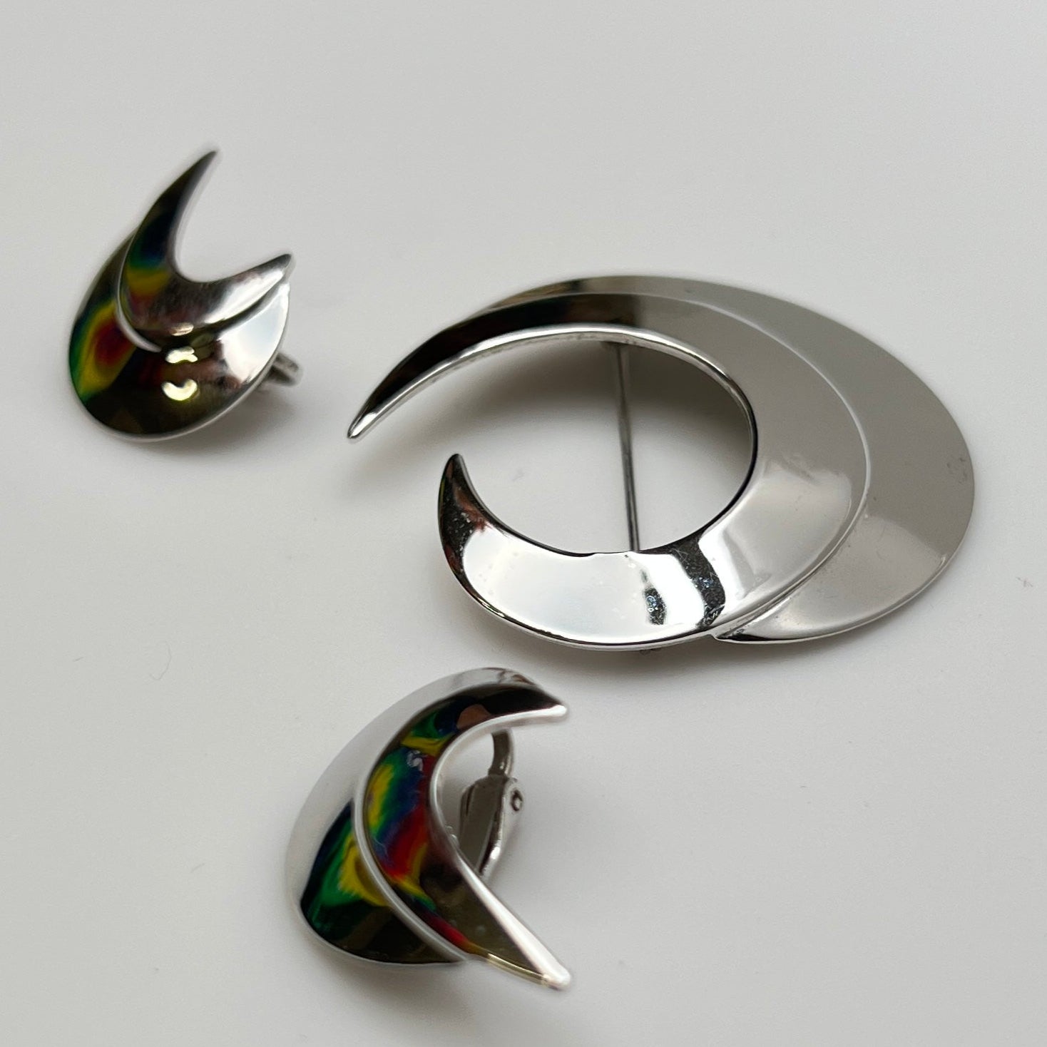 1970s signed Sarah Coventry silver-tone jewelry set – brooch and clip-on earrings