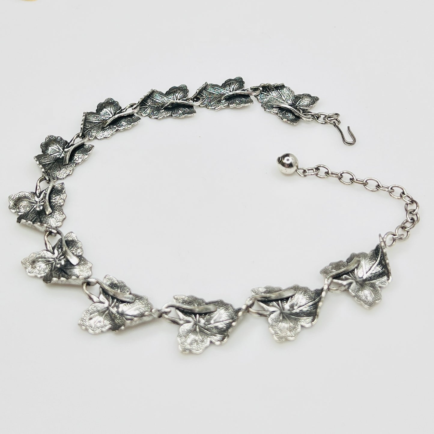 Vintage silver ivy leaf necklace with extender
