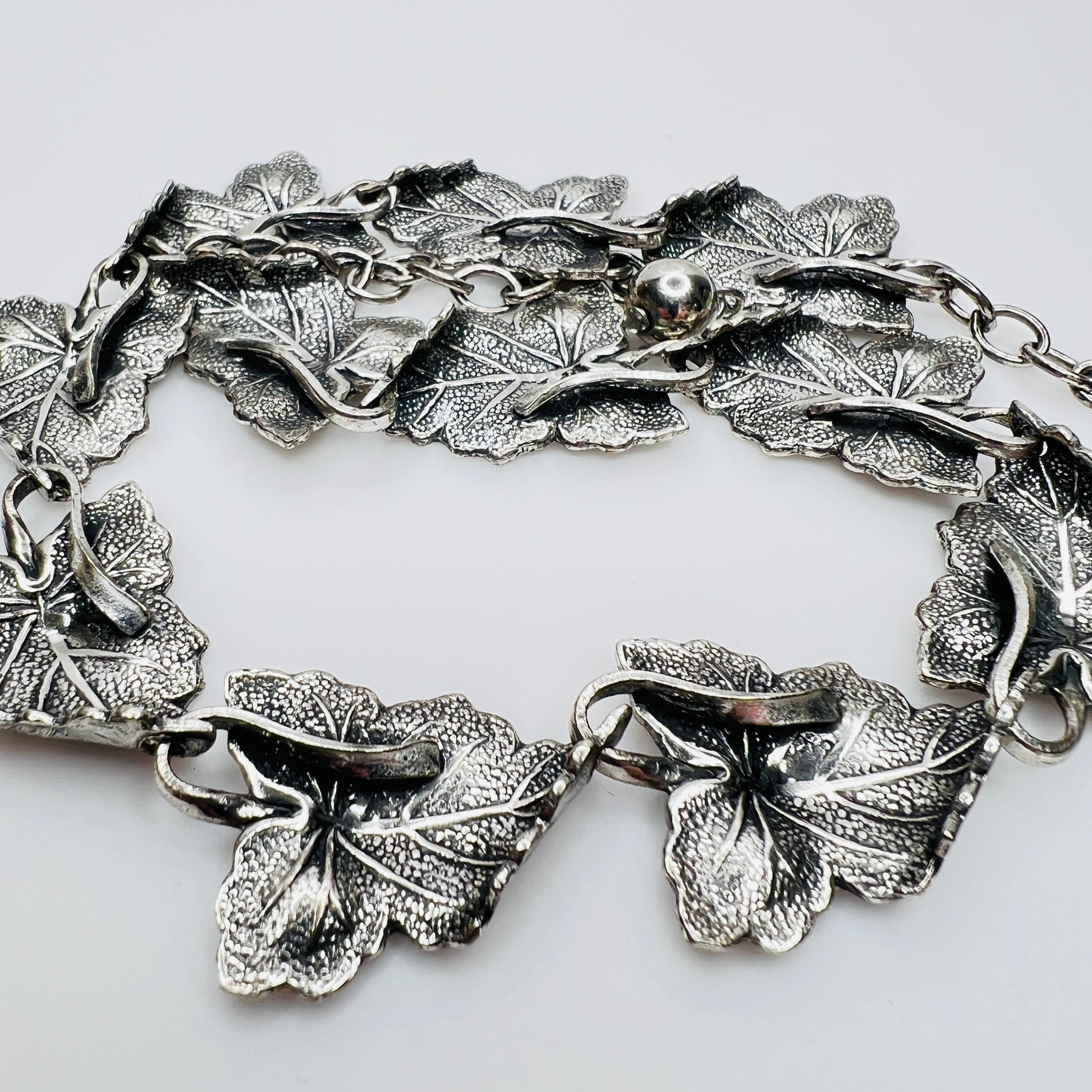 Vintage silver ivy leaf necklace with extender