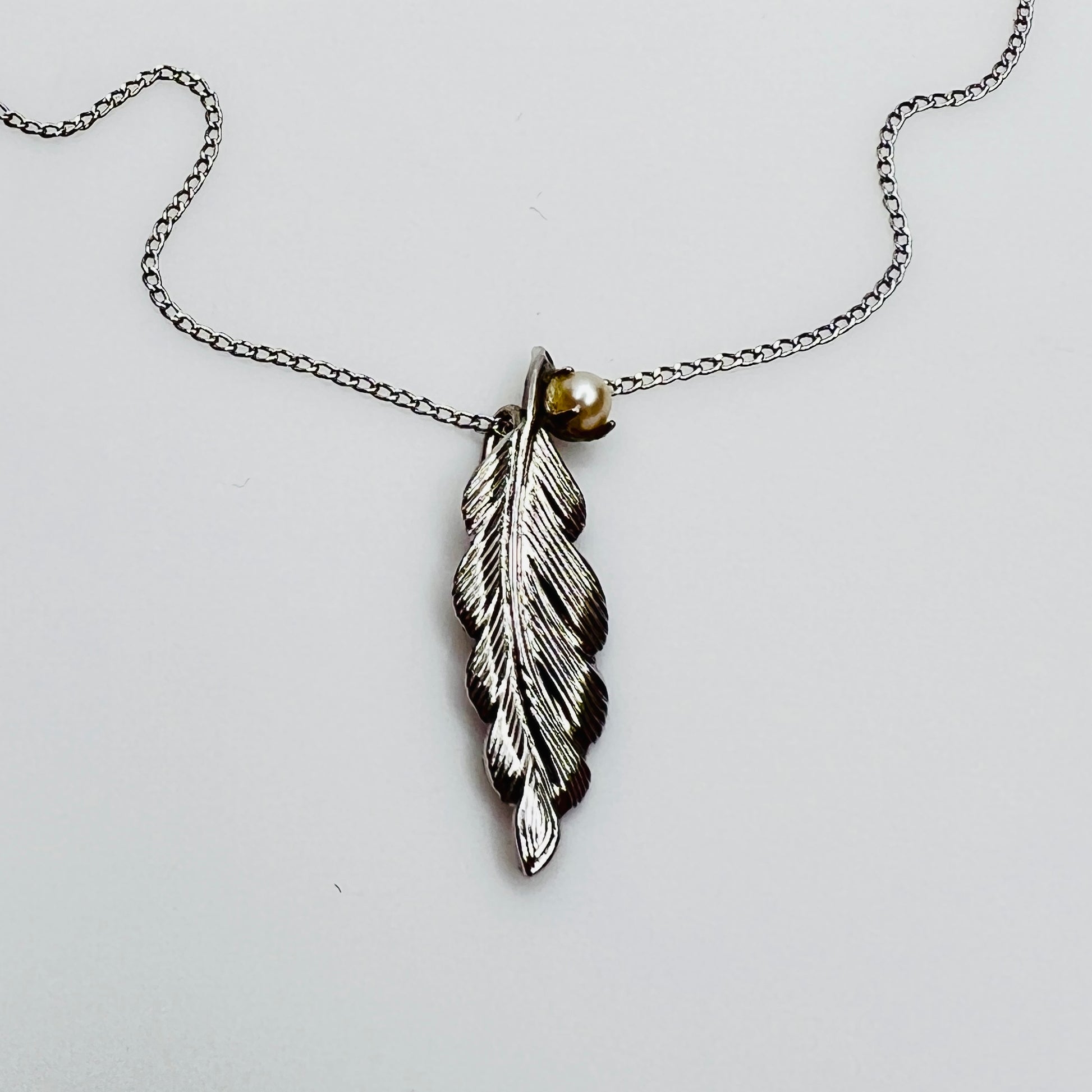 Vintage silver leaf necklace 15 inch chain