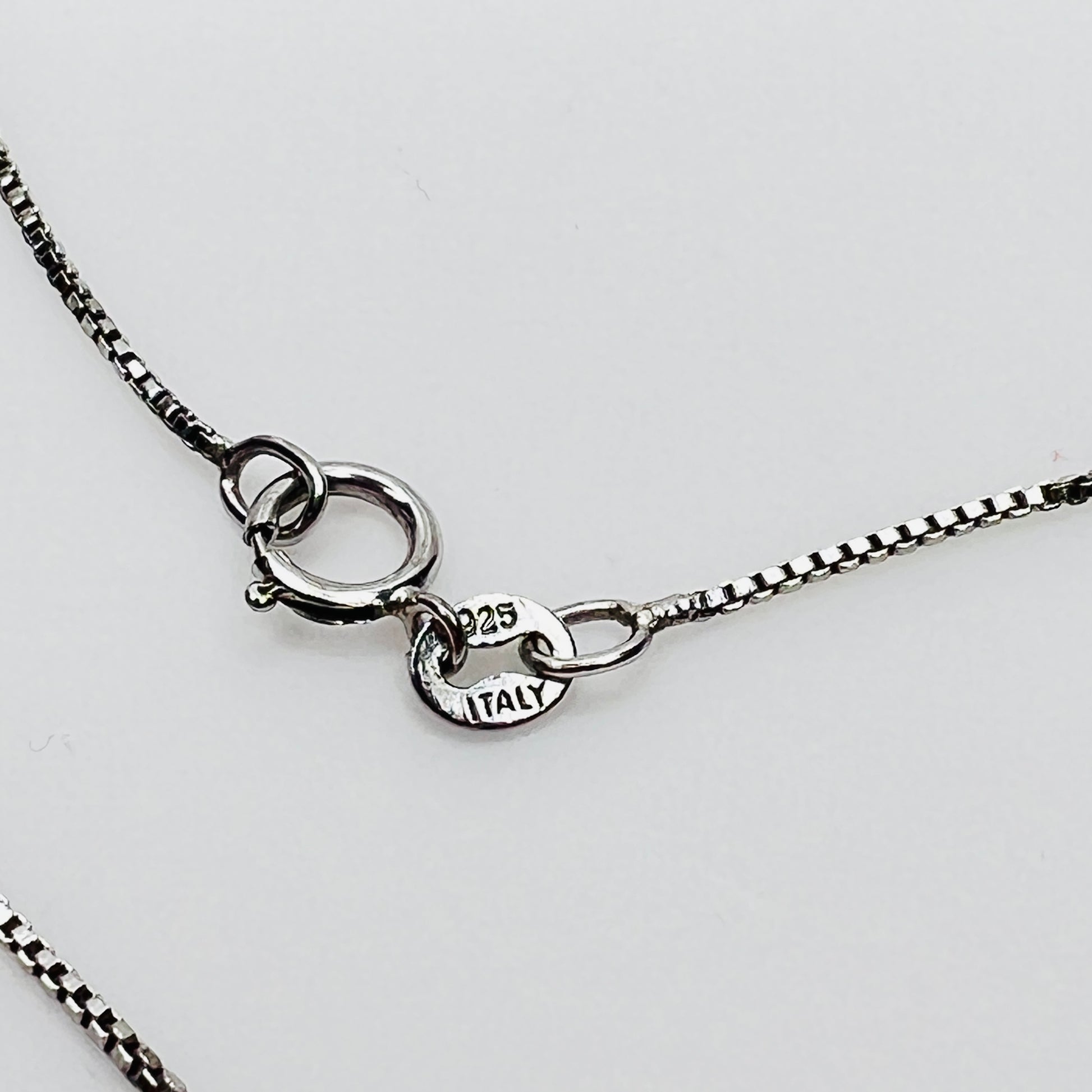 Pendant clasp showing 925 and Italy stamps