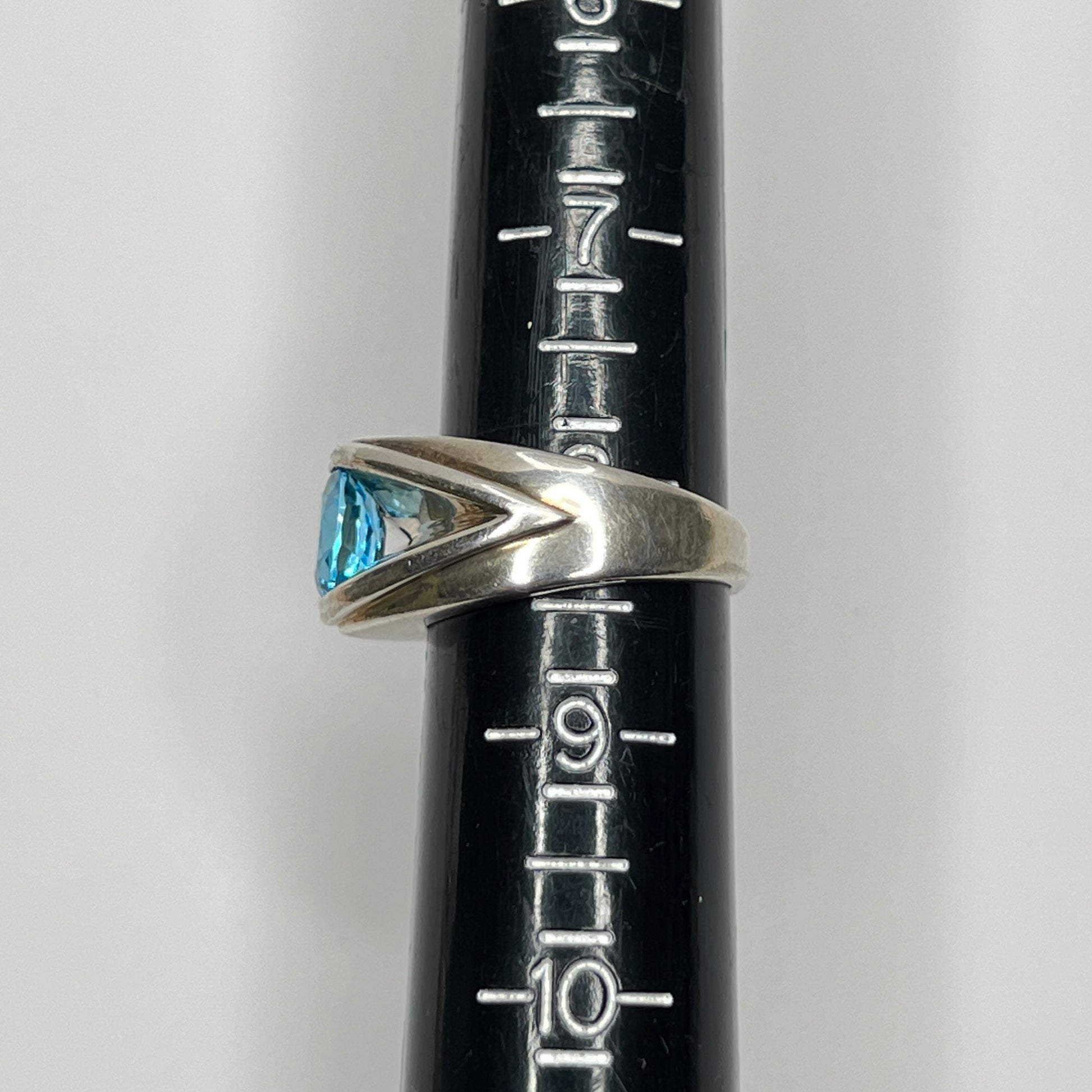 Vintage silver statement ring with modernist design