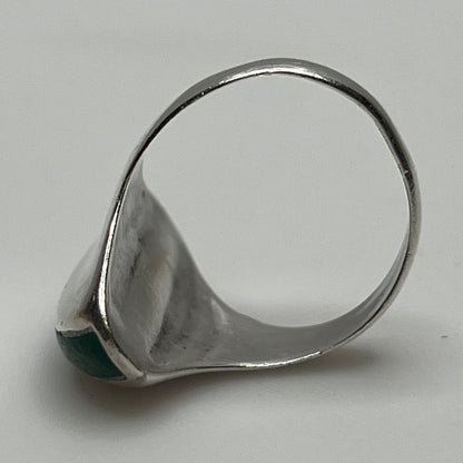 Side view of sculptural 1970s malachite and silver modernist ring