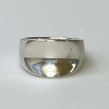 Vintage silver sculptural ring with smooth, polished finish