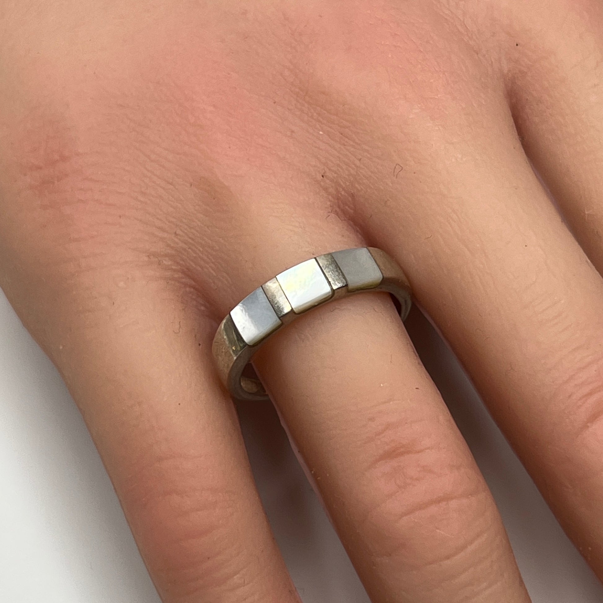 Sterling silver ring with rectangular mother of pearl inlay, size 8.5