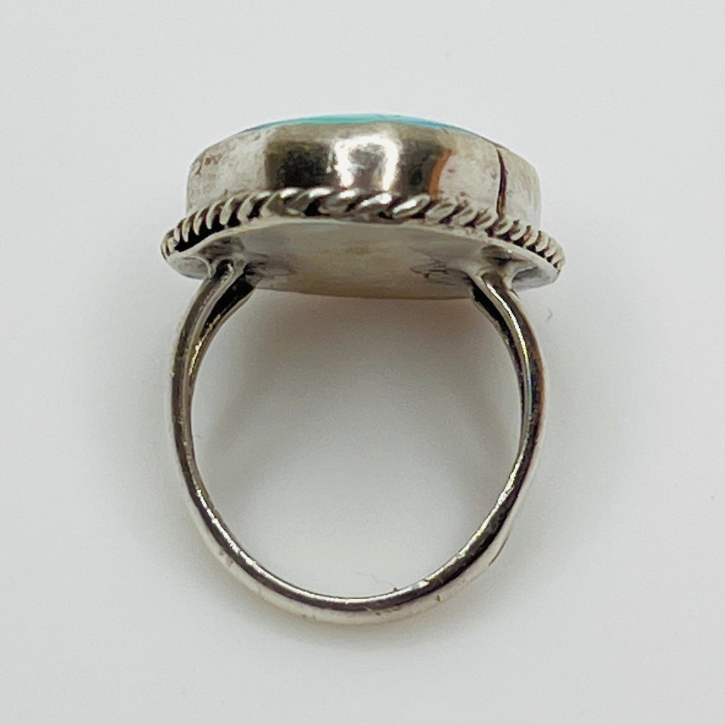 Close-up of 1970s artisan turquoise ring with twisted bezel