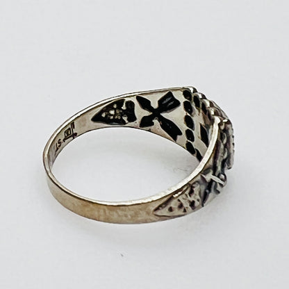 Side view of vintage turquoise ring with detailed bezel and side motifs