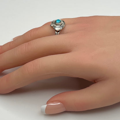 Sterling silver ring with turquoise cabochon on model hand