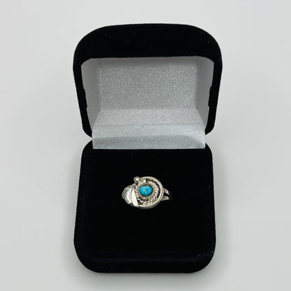 Close-up of turquoise ring showing rope and leaf motif