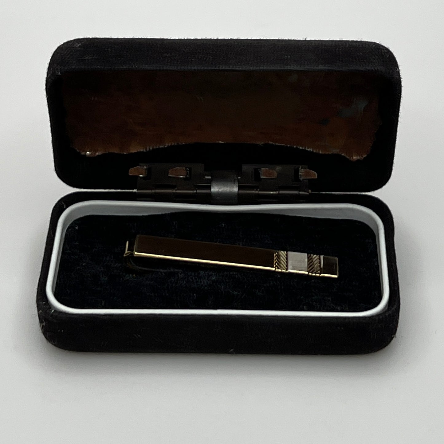 Vintage tie bar in original black velvet box (liner missing from lid)