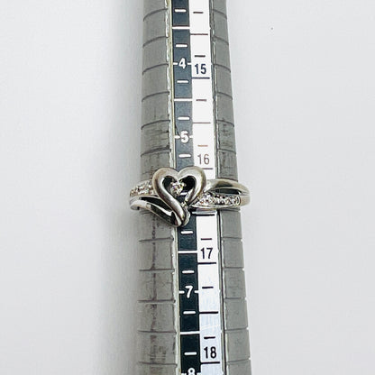Vintage 10K white gold diamond heart ring size 5 3/4 on ring mandrel